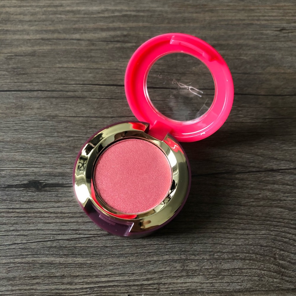 MAC Cosmetics Magic Dust Eyeshadow